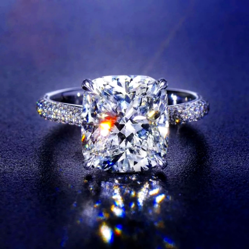 Beautiful ladies .925 Sterling Silver. 2k moissanite. Marquis